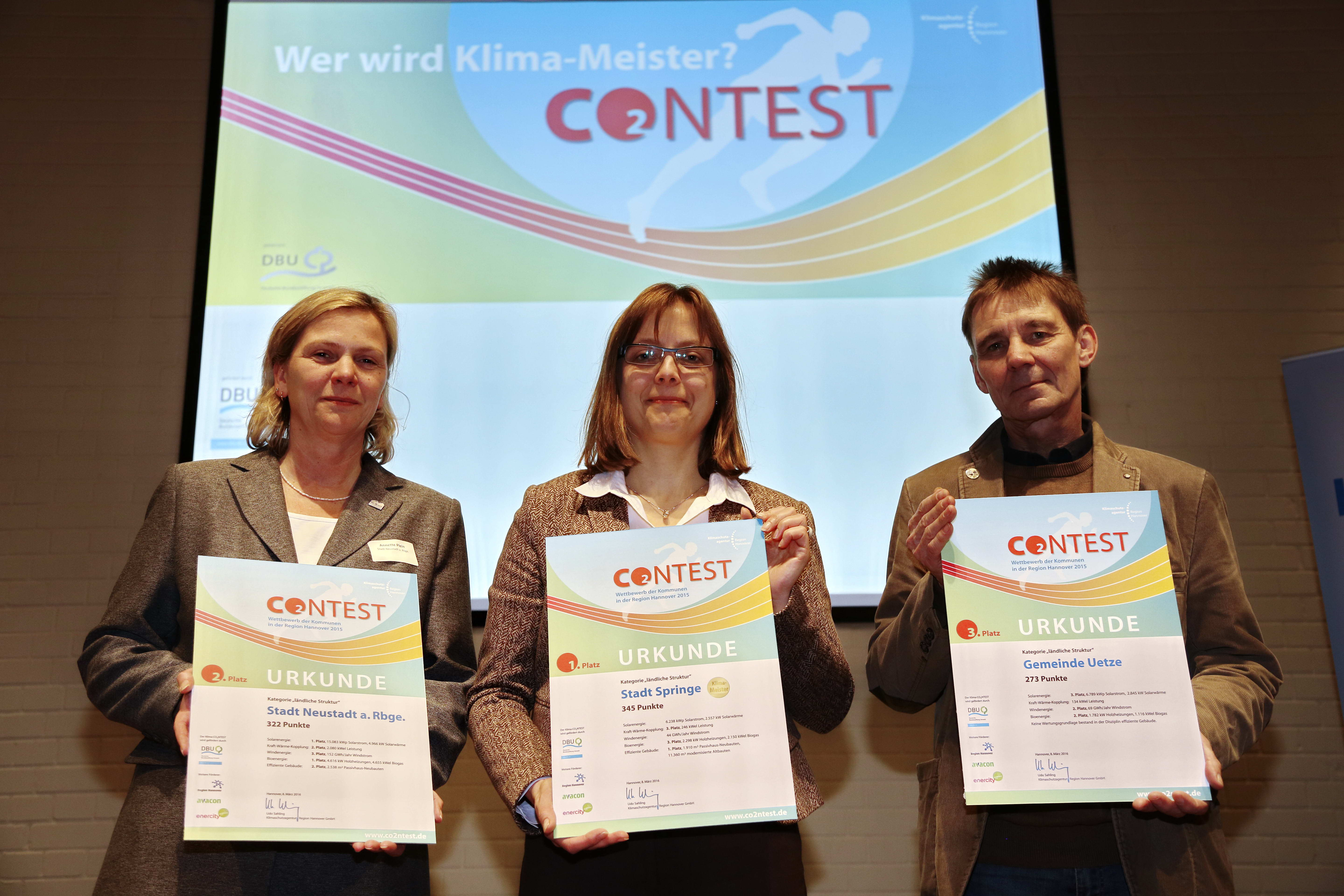 V.l.: Annette Plein (Stadt Neustadt), Katrin Härtel (Klimaschutzmanagerin Stadt Springe), Peter Schillhofer (Umweltbeauftragter Gemeinde Uetze)